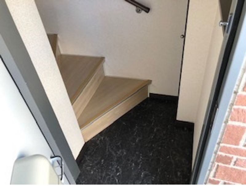 レオネクスト西河原 玄関