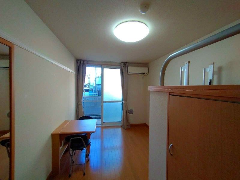 レオパレスグランデール北町 居間
