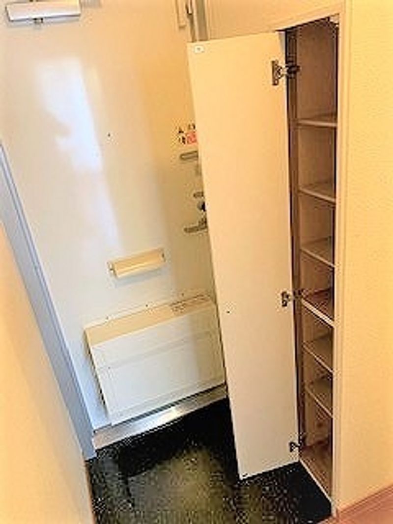 レオパレスグリスィーニヤ 玄関