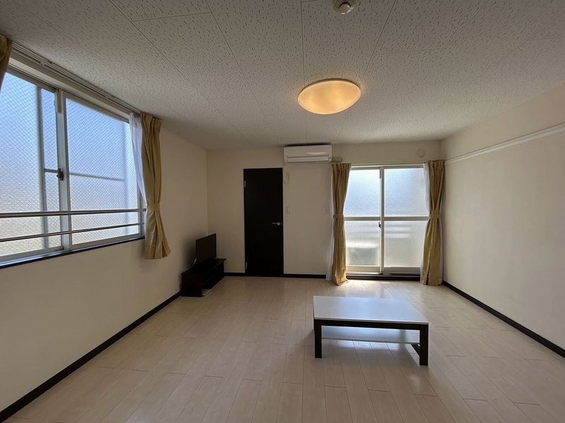 LEONEXT Magnolia Living room