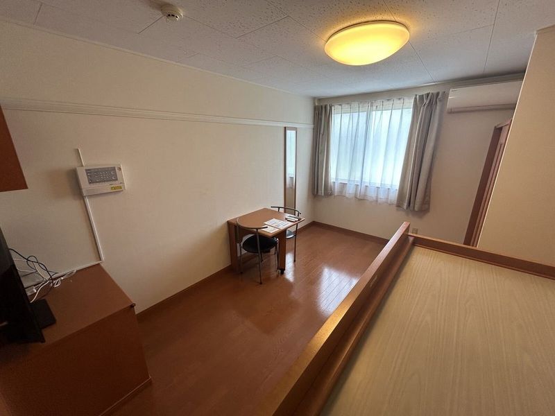 レオパレスフローラⅣ 居間