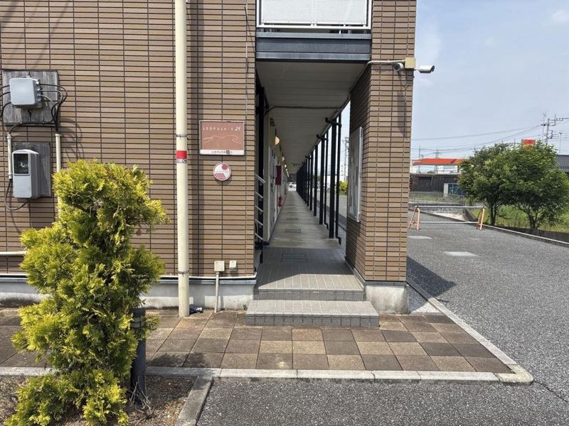 レオパレスおおどり エントランス