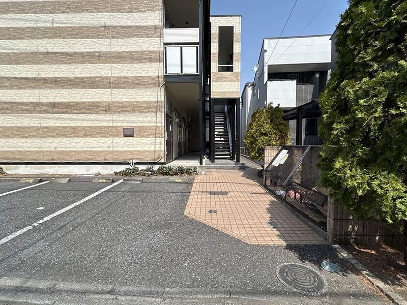 レオパレスコンフォート エントランス