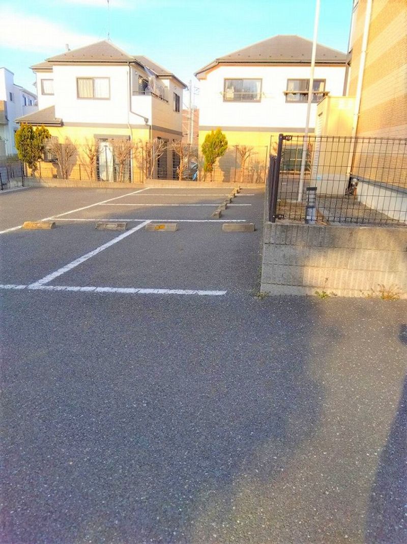 レオパレスベルフローラⅡ 駐車場