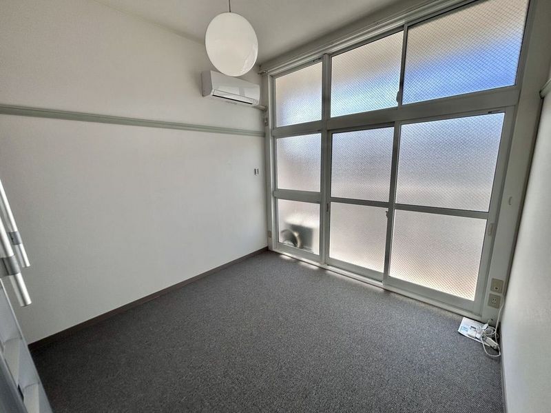 レオパレス栗林 居間