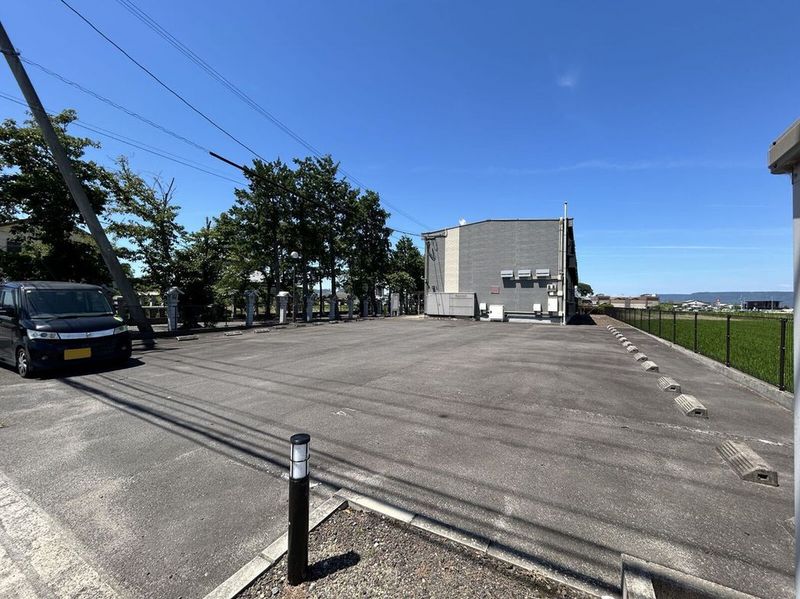レオパレスいずみ 駐車場