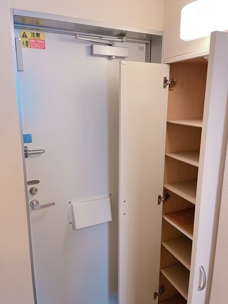 leopalace Naruo B Entrance