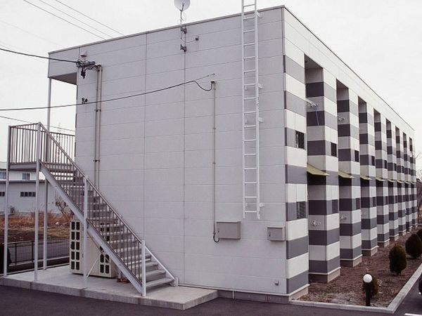 レオパレスサニーハウス 外観