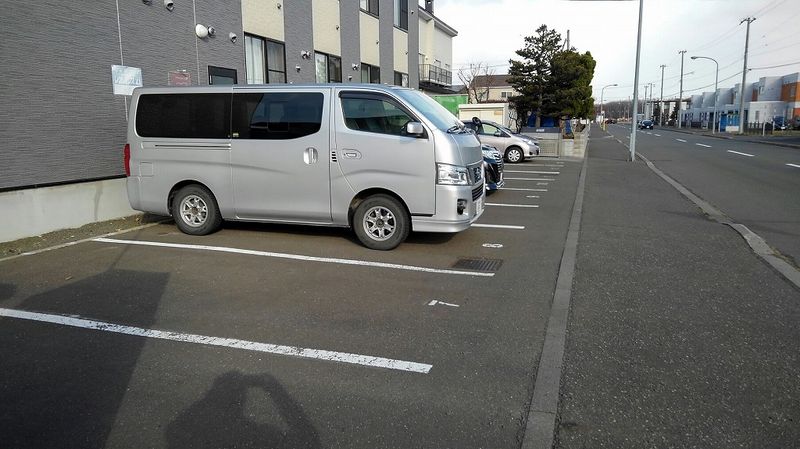 レオパレスジャルダン 駐車場