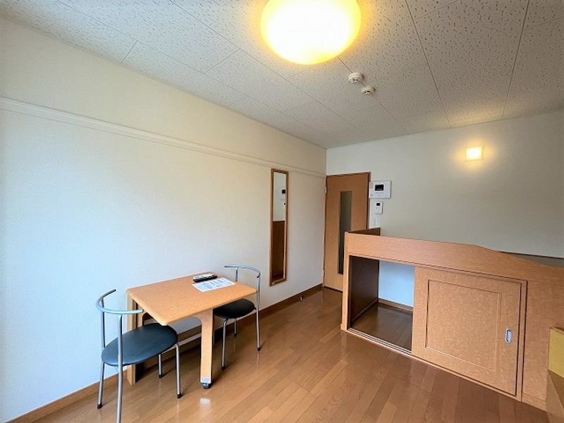 レオパレスエルズ和泉 寝室