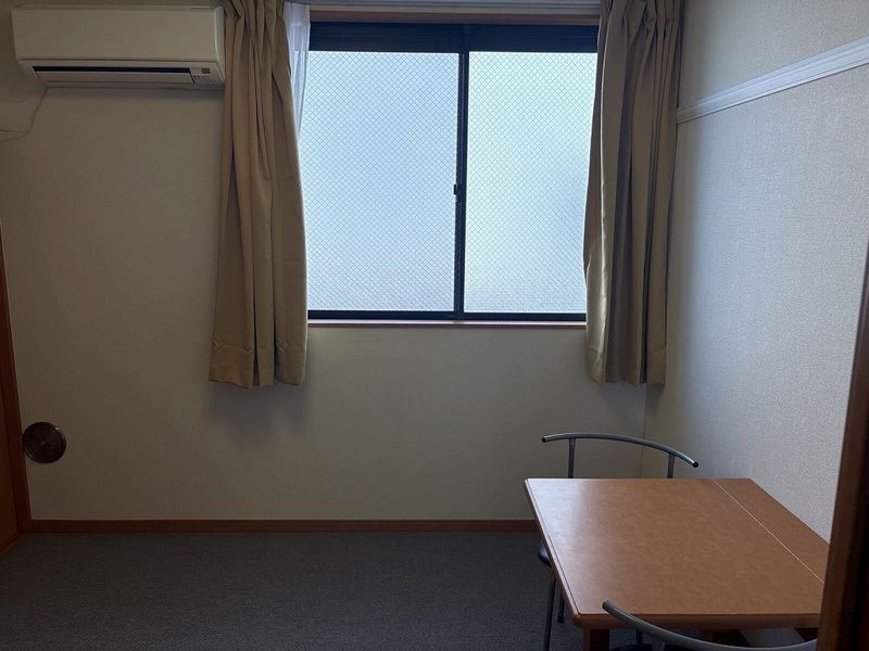 レオパレスプランドール高島 居間