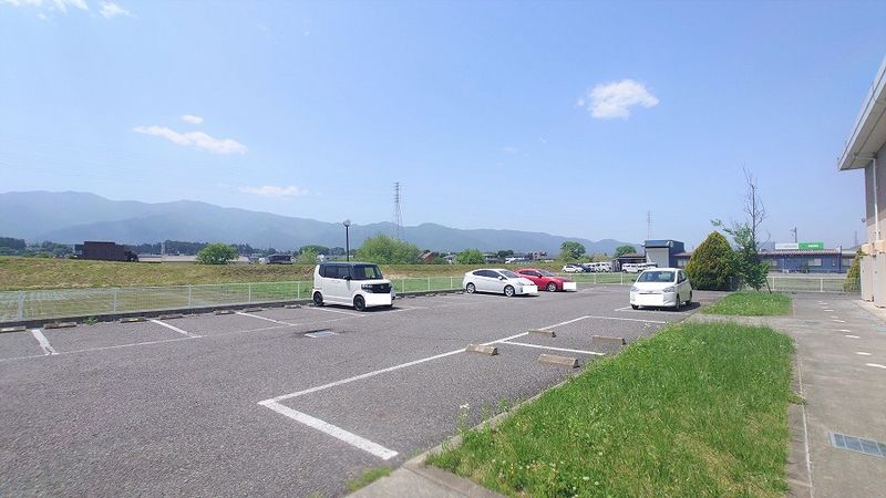 レオパレスエムケイ　３７ 駐車場