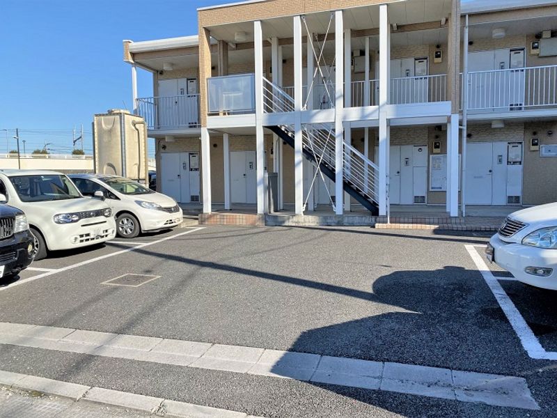 レオパレス憩 駐車場