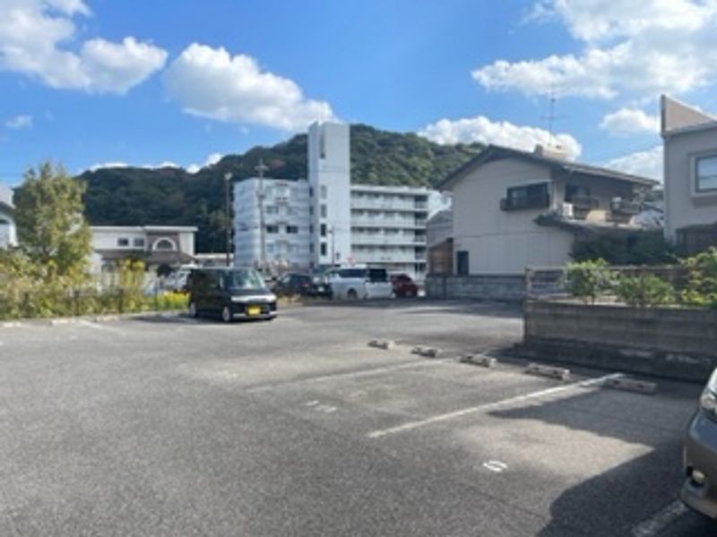 レオパレス港 駐車場