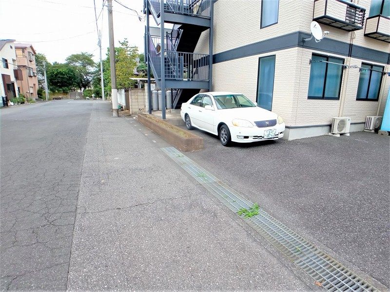 レオパレスシャルマン北越谷Ⅱ 駐車場