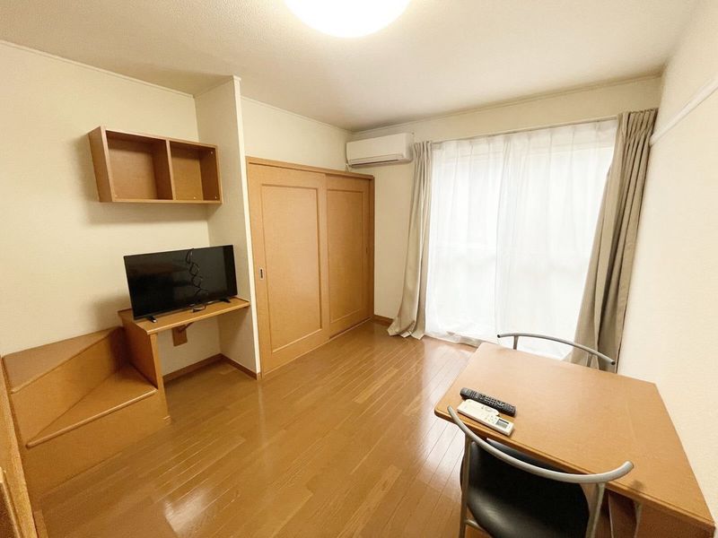 レオパレスフラワーヒル花山 居間