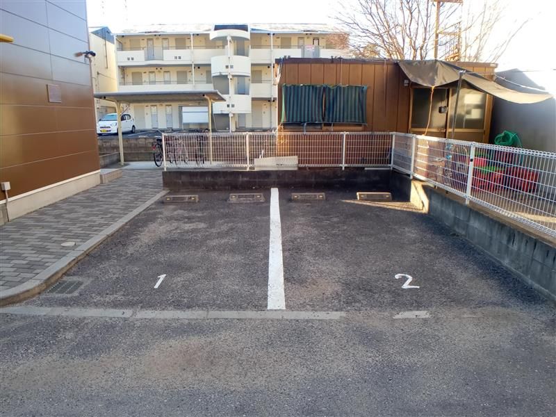 レオパレスＭ 駐車場