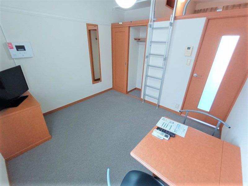 レオパレス三葉 居間
