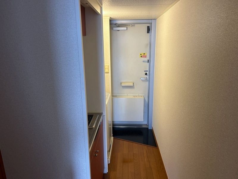 レオパレスラーク 玄関