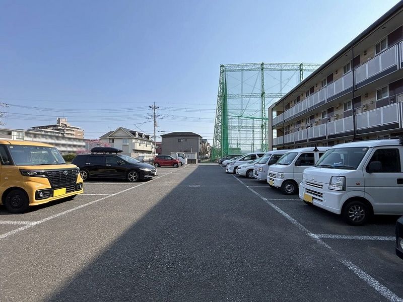 レオパレスグランプラス 駐車場