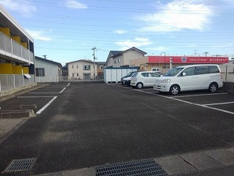 レオパレスどりーむＳ 駐車場