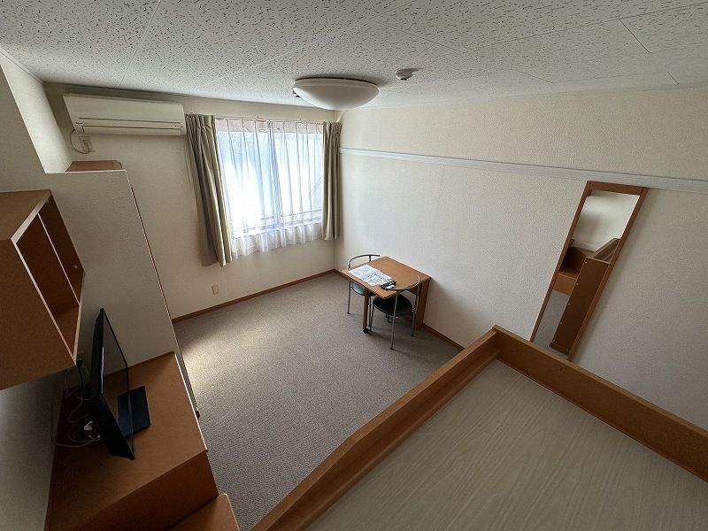 レオパレススミレ 居間