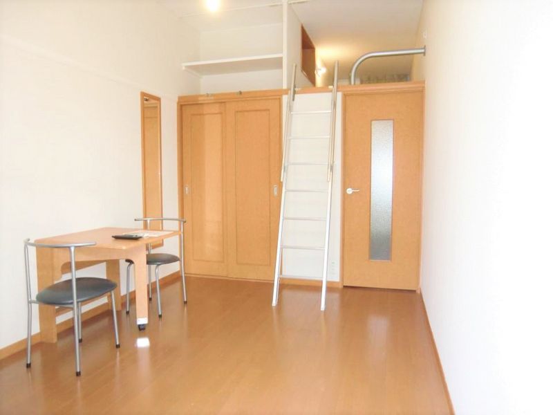 レオパレス上坂部Ⅱ 居間