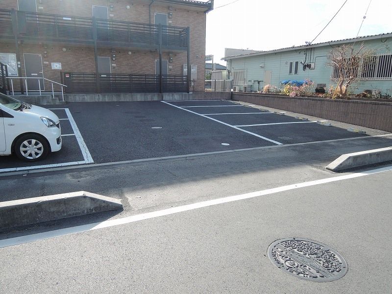 レオネクスト飛鳥 駐車場