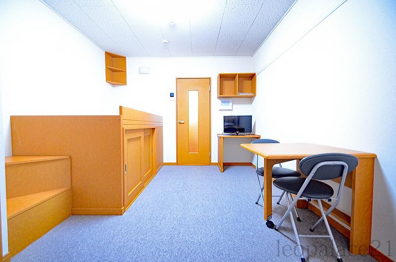レオパレスハニーレイク 居間