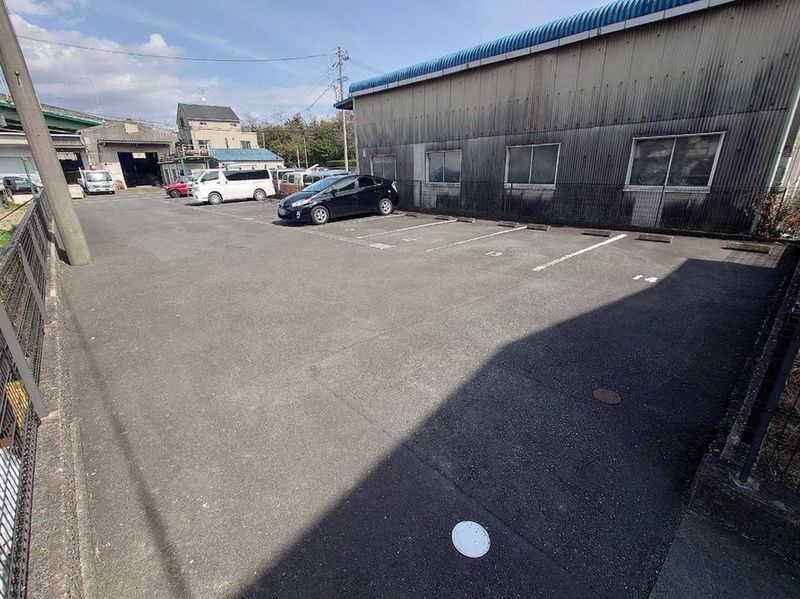 レオパレスオアシス 駐車場