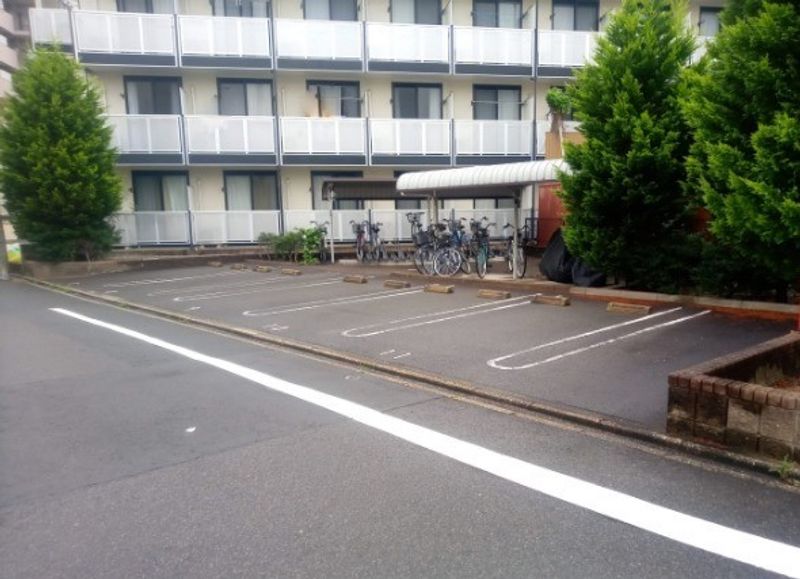 レオパレス平安 駐車場