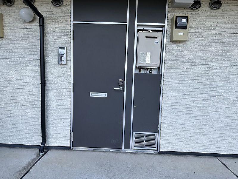 レオパレスシフォン 玄関