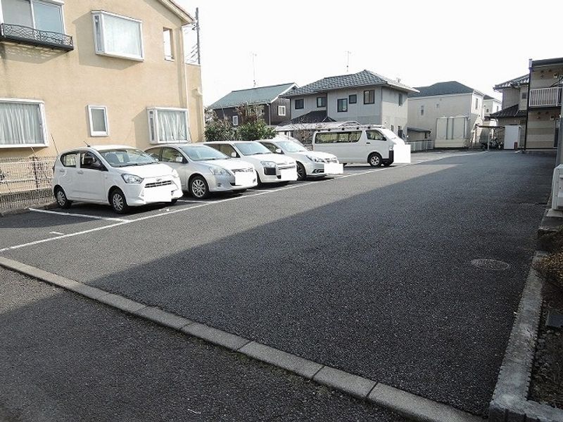 レオパレスエーデルハイム 駐車場