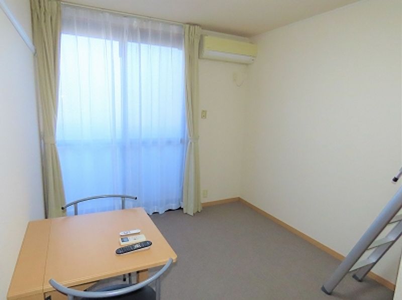 レオパレスカンテサンス 居間