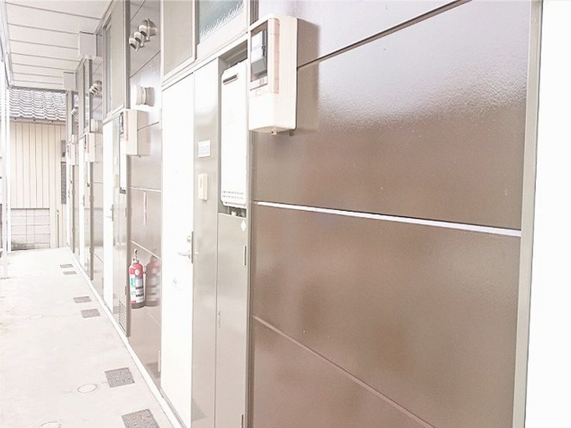 レオパレス飛翔 玄関