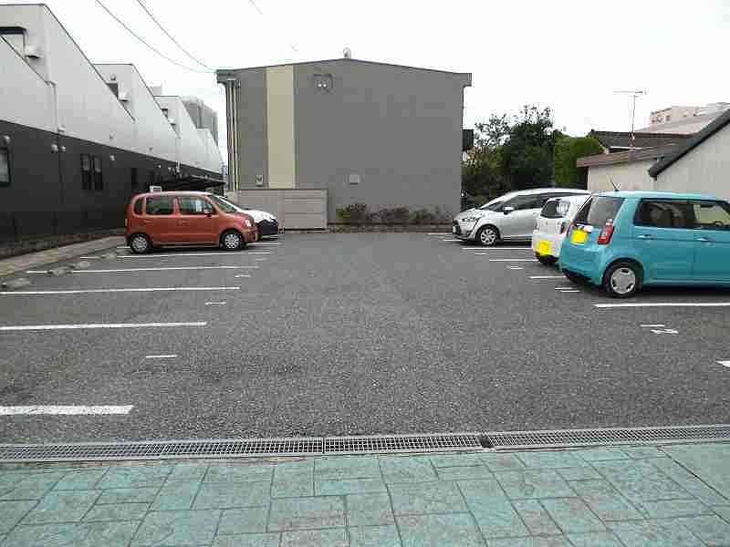 レオパレスＭＤＫ 駐車場