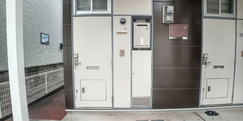 レオパレスエスポワール 玄関