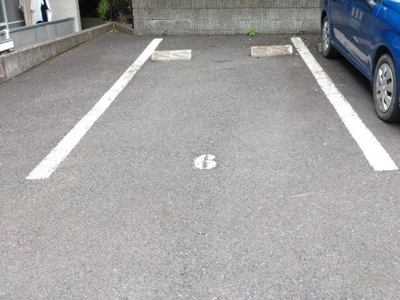 レオパレス宝 駐車場