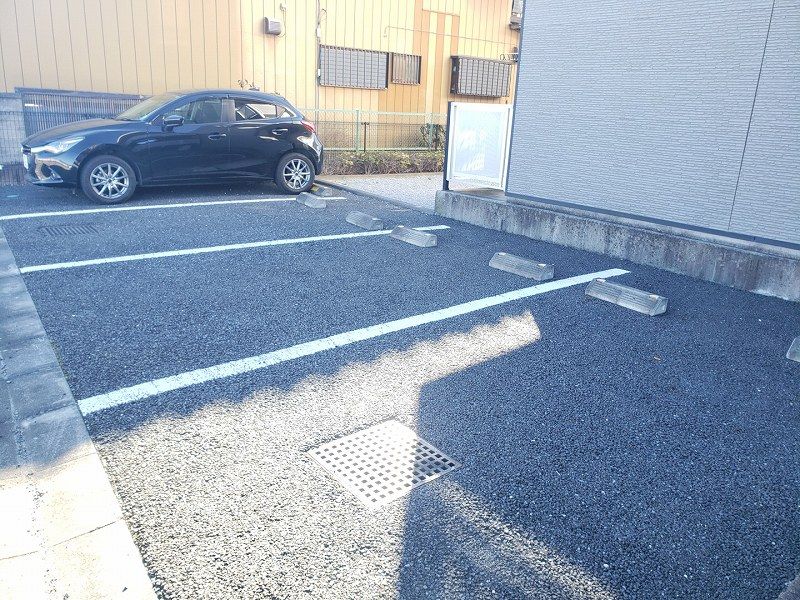 レオパレスアルシオン 駐車場