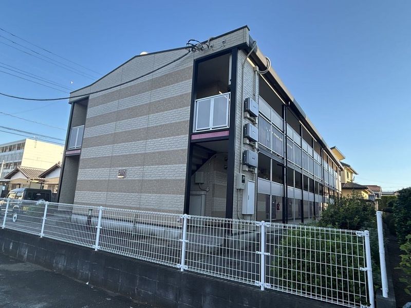 レオパレスルミエール 外観