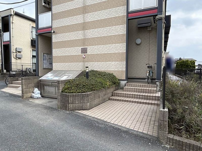 レオパレスシャルム エントランス