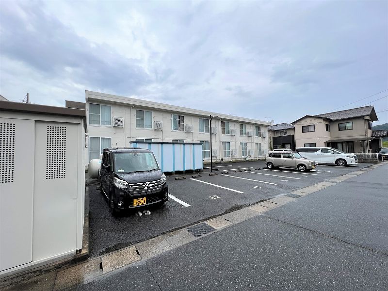 レオパレスヴィラ 駐車場
