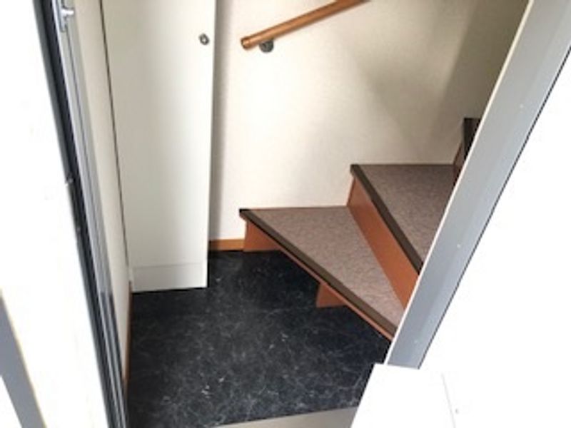 レオパレスヌーボ館 玄関