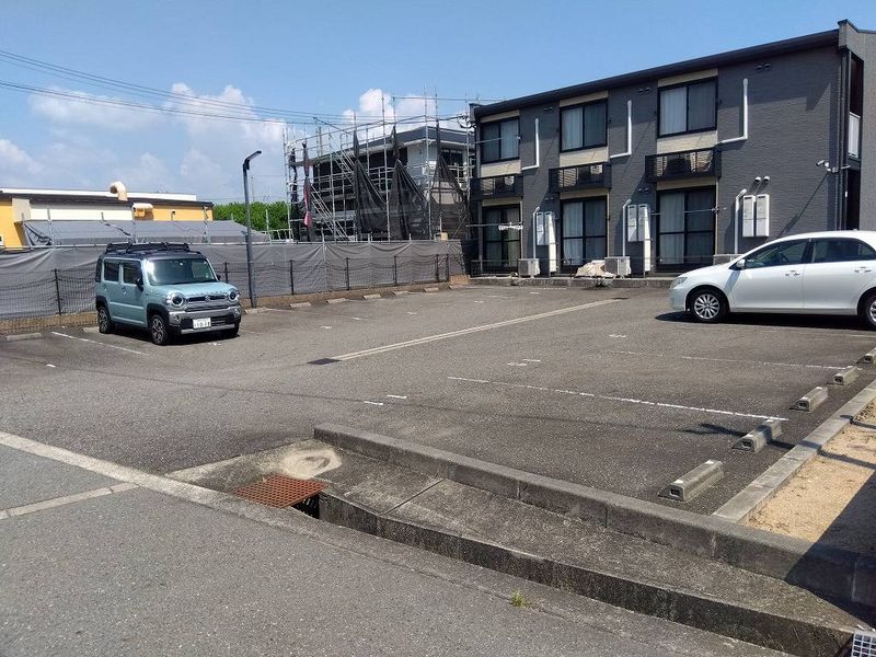 レオパレスユウ 駐車場