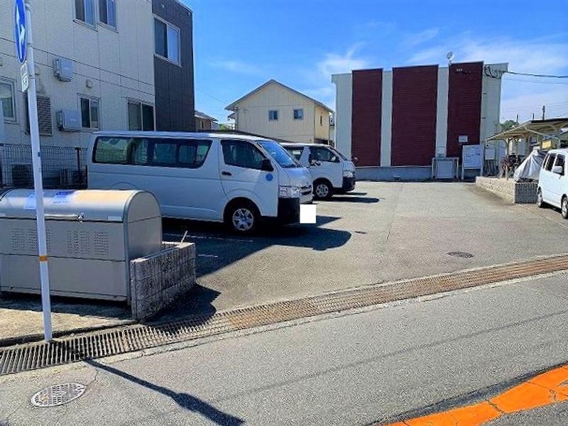 レオネクストライト 駐車場