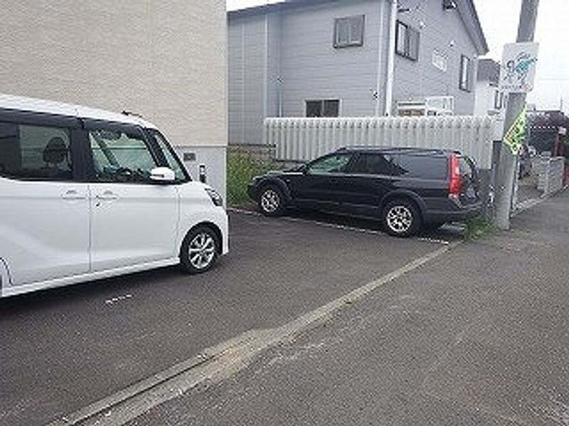 レオパレスサンインレットⅤ 駐車場