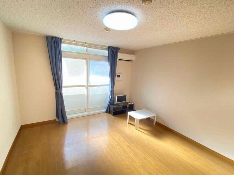 レオパレス雅 居間