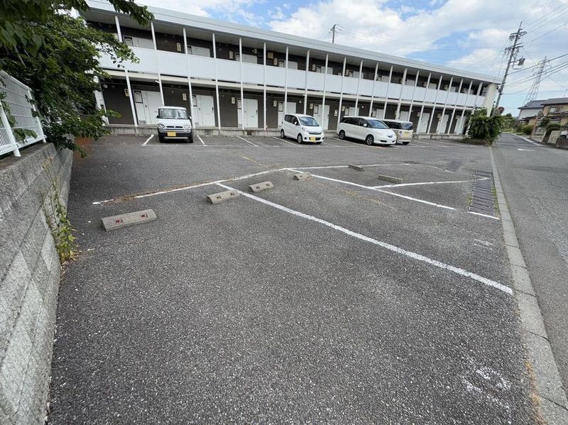 レオパレス待夢 駐車場