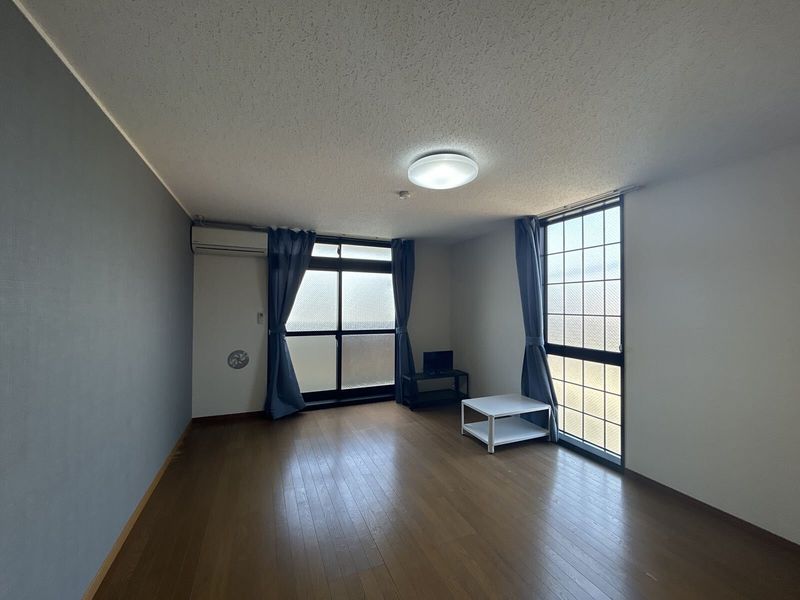 レオパレスひたち野 居間