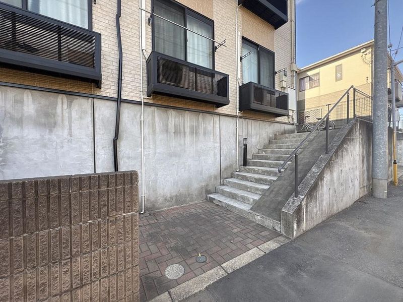 レオパレスサンフラウア エントランス